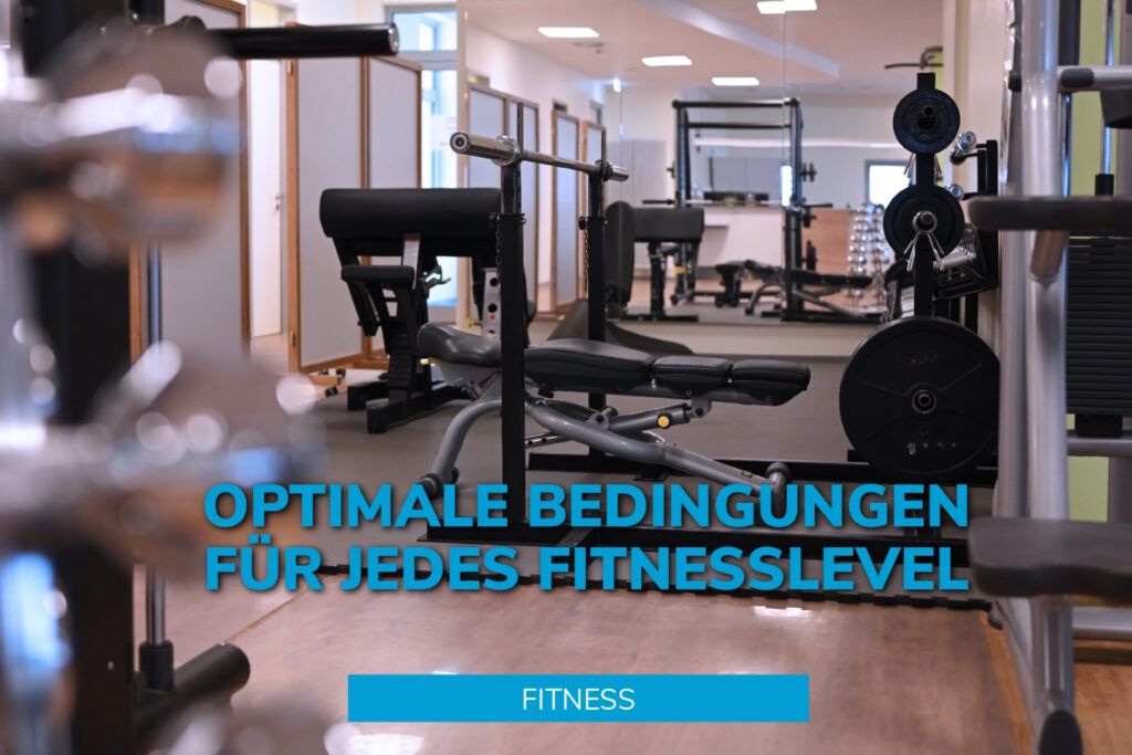 Fitnessbereich mit Fitnessgeräten