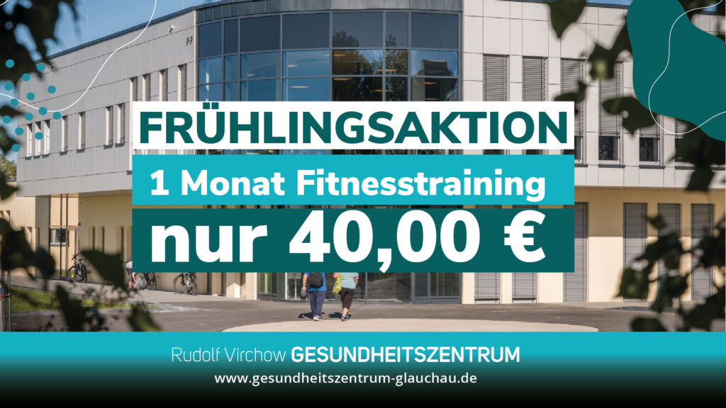 Frühlingsaktion im Rudolf Virchow Gesundheitszentrum Glauchau: Werbegrafik vor der modernen Glasfassade des Gebäudes bietet 1 Monat Fitnesstraining für nur 40,00 € an.