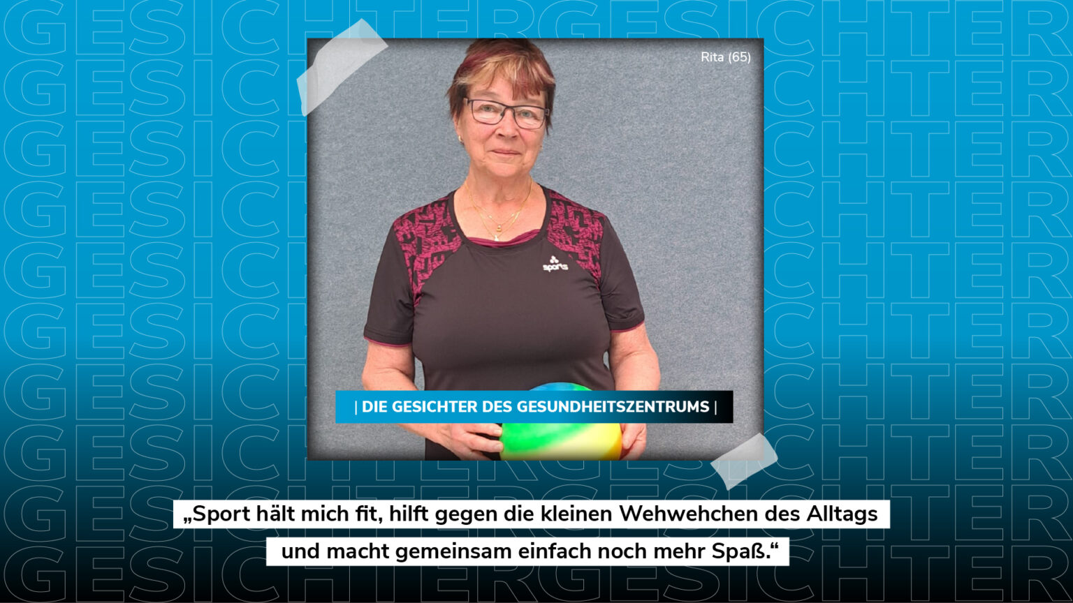 Ältere Frau hält einen bunten Ball im Gesundheitszentrum für ihr Fitnesstraining