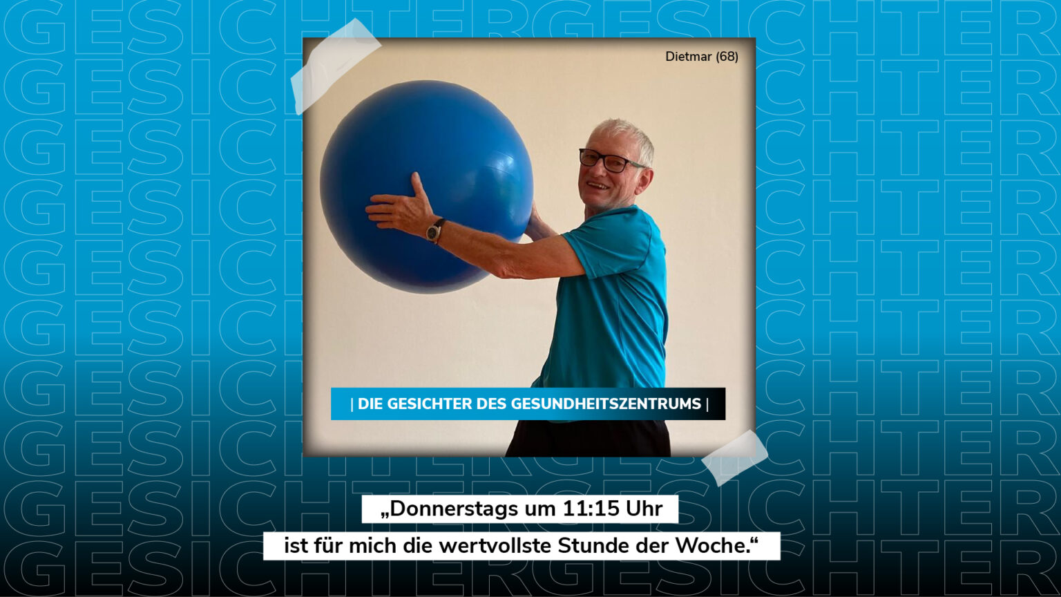Dietmar (68) hält lächelnd einen blauen Gymnastikball im Gesundheitszentrum mit dem Zitat: „Donnerstags um 11:15 Uhr ist für mich die wertvollste Stunde der Woche.“